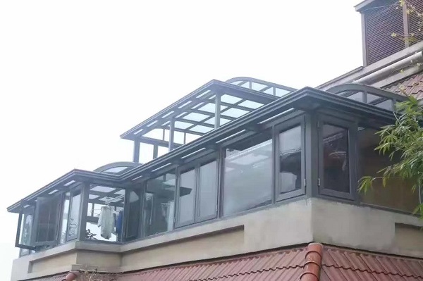 阳台要不要封窗？如何设计使用密封阳台？